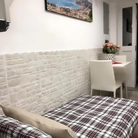 Gesu Maria -house Apartament *
